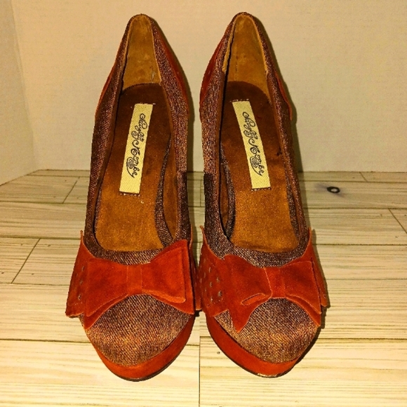 NWOB Naughty Monkey Women's Untamed Platform Pump, Size 8.5 - Picture 10 of 13